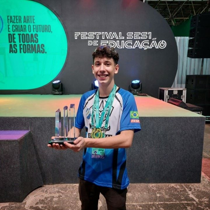 Há 6 anos imerso no universo da robótica com o SESI-SP, o aluno de Jundiaí representará o Brasil junto a equipe nacional de robótica, em Atenas