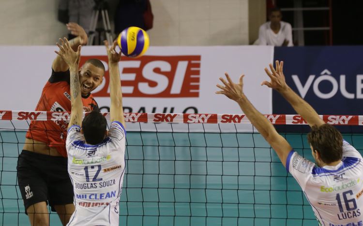 No clássico paulista pela Superliga Cimed Sesi-SP acaba superado pelo Taubaté
