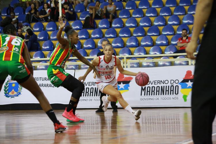 Em disputa acirrada, Sesi Araraquara cede à pressão e é vencido pelo Sampaio Basquete