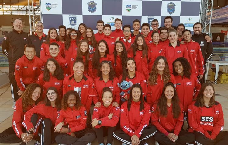 Nadadores do Sesi-SP sobem mais um degrau e conquistam o bicampeonato Paulista Juvenil de Inverno