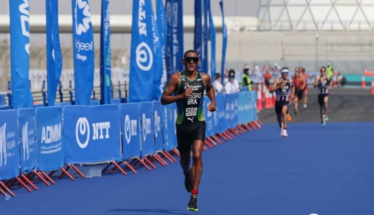 Manoel Messias conquista bronze no Mundial de Abu Dhabi em fim de semana de muito Triathlon