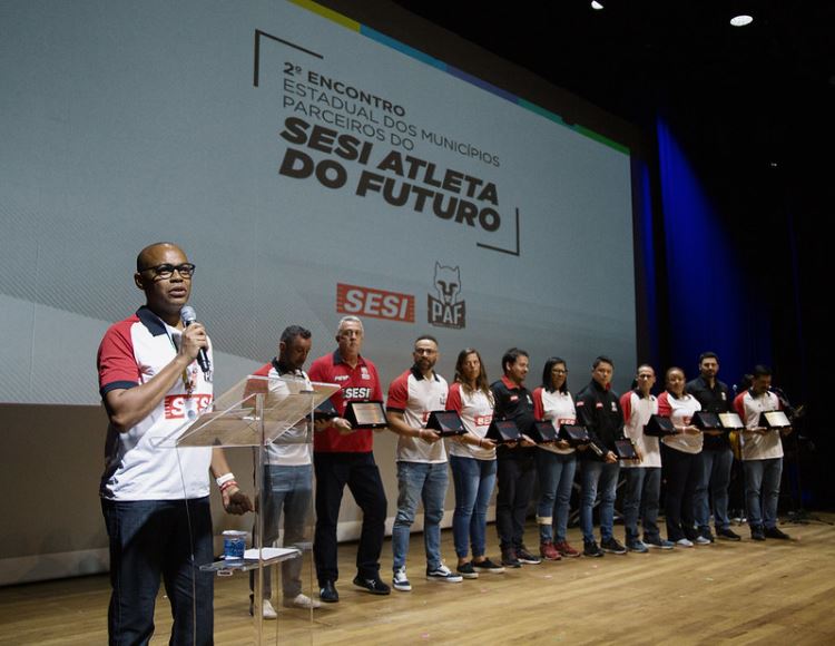 Com a ministra do Esporte, Ana Moser, gestores de 113 municípios do Estado se reuniram no 2º Encontro de Parceiros do Programa SESI Atleta do Futuro 