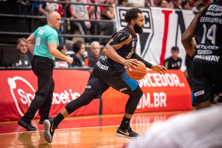 No último segundo, Sesi Franca vem o São Paulo e passa a frente na série final do NBB