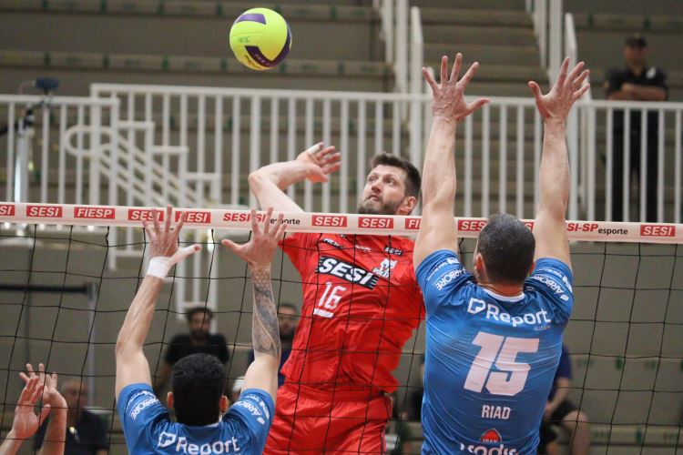 Vôlei São José é superado no tie-break pelo Suzano no ginásio da