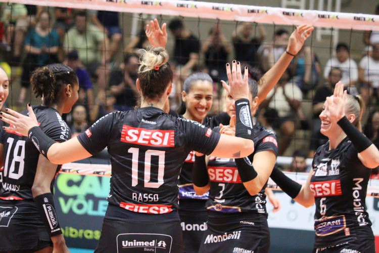 Brilhante, Sesi Vôlei Bauru vence Dentil/Praia Clube na Superliga Bet7k 2023/2024