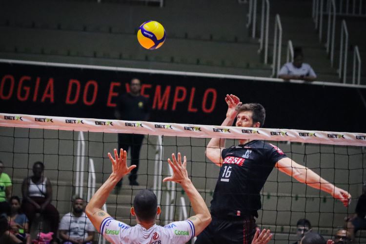 Sesi Bauru abre semifinais em casa contra Joinville Vôlei