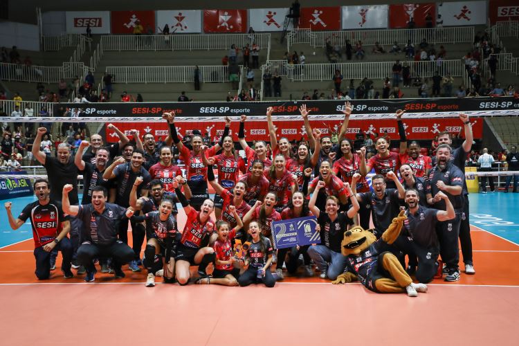 Com Arena lotada, Sesi Vôlei Bauru bate Dentil Praia Clube e vai à sua primeira final de Superliga