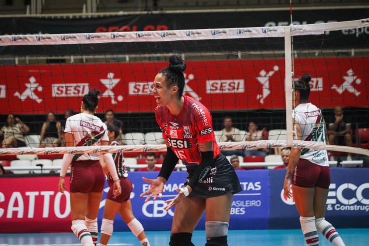 Maior pontuadora da equipe na Superliga, Bruna Moraes renova com o Sesi Vôlei Bauru