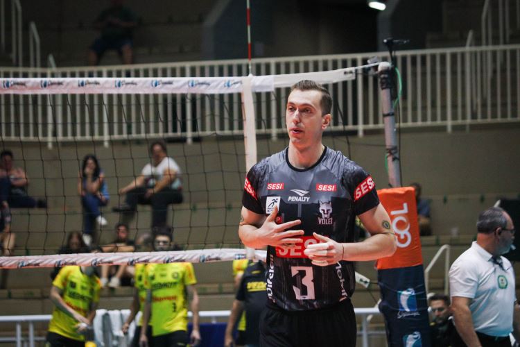 Sesi Bauru confirma permanência de central Johan para temporada 2025/26
