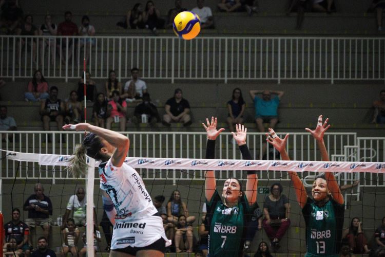 Sesi Vôlei Bauru anuncia renovação com Roslandy Acosta