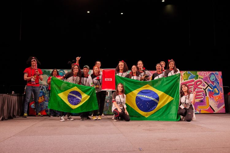 A consagração se deu na participação das estudantes do nono ano do Fundamental e 1º do ensino Médio na competição FIRST Lego League.