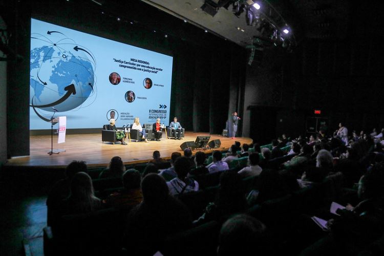 Currículo deve ir além da aferição do conhecimento